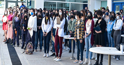 Alumnas de la UG plasman su talento art&iacute;stico “Movimientos sociales de las mujeres, de las olas al tsunami”  