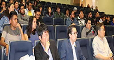 Delegaci&oacute;n coreana dona instrumento tradicional al Departamento de M&uacute;sica de la UG 