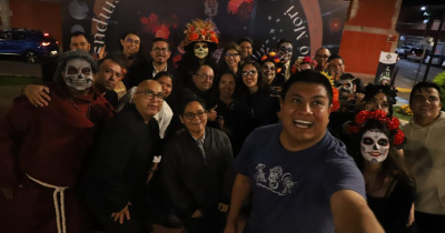 UG: Desfile de catrinas y catrines pinta de tradici&oacute;n las calles de Salamanca 