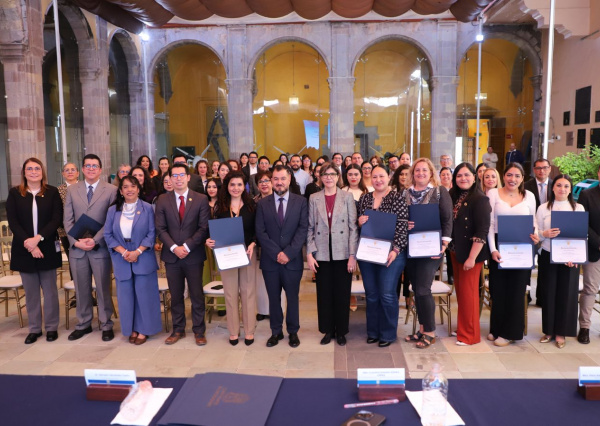 Autoridades universitarias entregan reconocimientos a Enlaces de Transparencia UG 