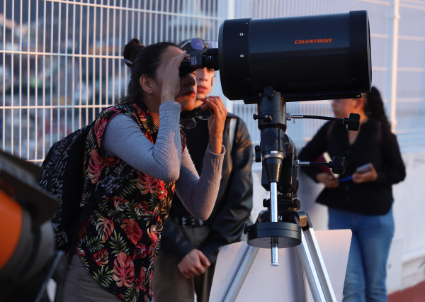Autoridades universitarias inauguran el XV Curso de Astronom&iacute;a UG