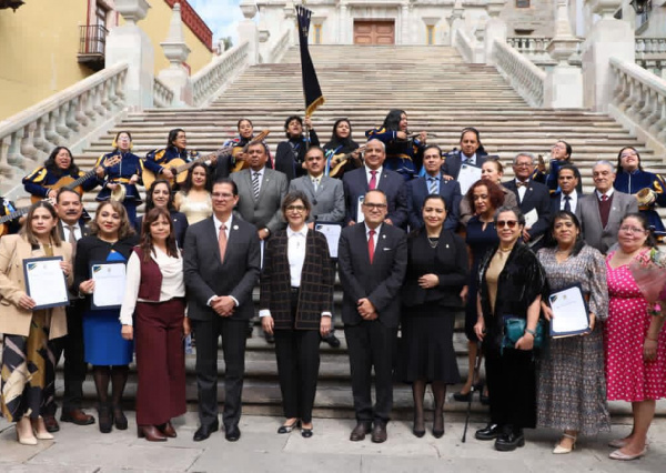 Celebran 30 a&ntilde;os de egreso generaci&oacute;n 1990-1994 de la Licenciatura en Derecho UG