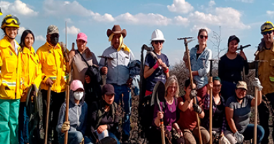 Catedr&aacute;tica y estudiantes de Geom&aacute;tica y Geograf&iacute;a ponen en alto el nombre de la UG 