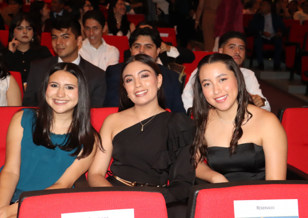 Egresa nueva generaci&oacute;n de Arquitectura, Arte y Dise&ntilde;o de la UG