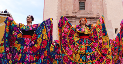 Con programa folkl&oacute;rico concluye Espiral Foro Universitario 2022