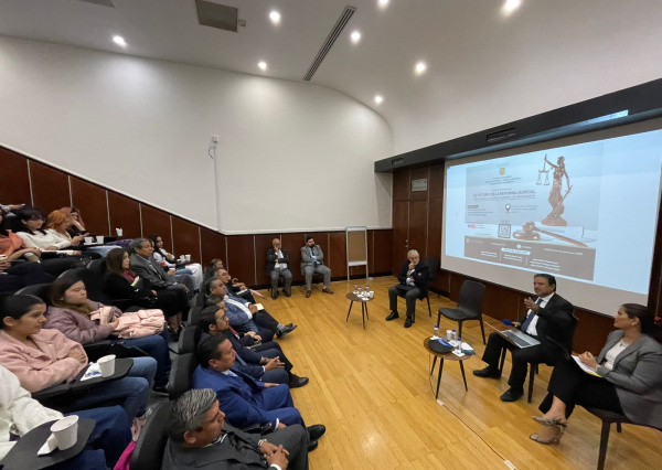 Comunidad universitaria reflexiona sobre la Reforma Judicial desde lo jur&iacute;dico, lo pol&iacute;tico y lo administrativo