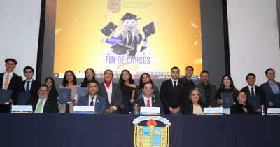 Concluyen estudios superiores en Ciencias Econ&oacute;mico Administrativas estudiantes de la UG