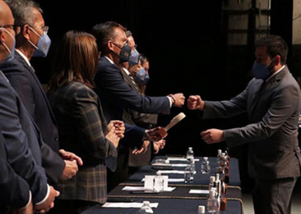 UG reconoce la excelencia acad&eacute;mica de sus estudiantes