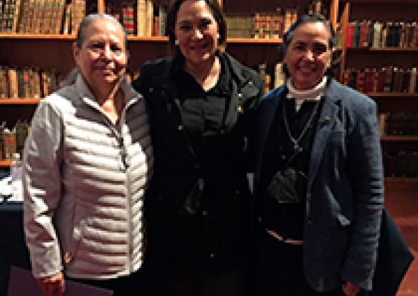 Marina Rodr&iacute;guez recibe reconocimiento por su destacada trayectoria en el Archivo Hist&oacute;rico de la UG 