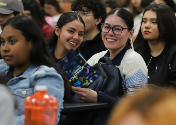 UG da la bienvenida a nuevas ‘abejas’ en la DCNE