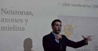 Estudiantes UG conversan sobre ciencia con j&oacute;venes de nivel medio superior 