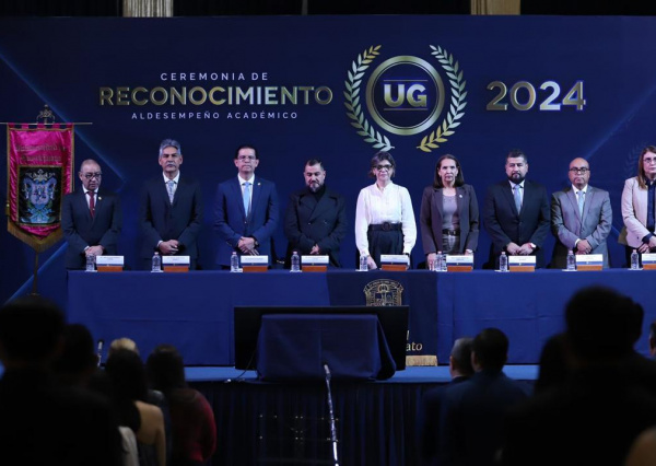 Celebran el esfuerzo y talento acad&eacute;mico de estudiantes sobresalientes de “la Colmena”