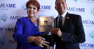 AMEXME Cap&iacute;tulo Le&oacute;n otorga reconocimiento al Dr. Guerrero Agripino por su labor en la UG 