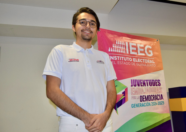 V&iacute;ctor Caballero, alumno de UG Irapuato, es Embajador por la Democracia del IEEG