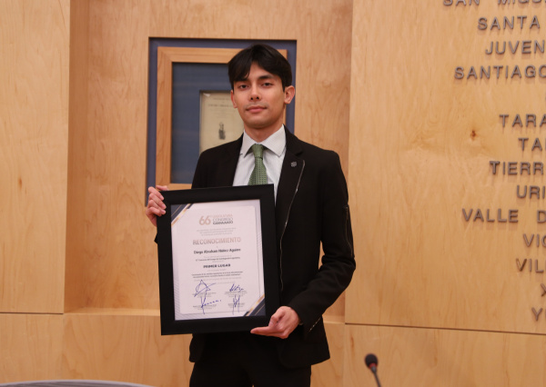 Premian a estudiante UG en el 12&deg; Concurso de Ensayo de Investigaci&oacute;n Legislativa