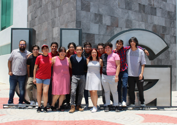 J&oacute;venes forman el grupo Softronics para promover la rob&oacute;tica con fines educativos