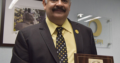 Agradecen al Dr. Jos&eacute; Mej&iacute;a Haro 30 a&ntilde;os de labor docente en la UG