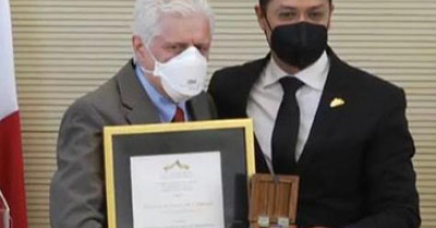 Galardona Congreso del Estado de Guanajuato al Dr. Alejandro Mac&iacute;as y a la Mtra. Victoria Mor&aacute;n