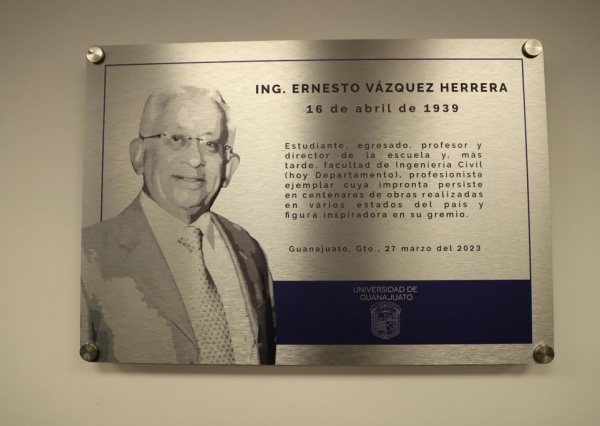 UG realiza nominaci&oacute;n de Claustro Acad&eacute;mico “Ing. Ernesto V&aacute;zquez Herrera” a la Sala de Juntas en la Divisi&oacute;n de Ingenier&iacute;as 