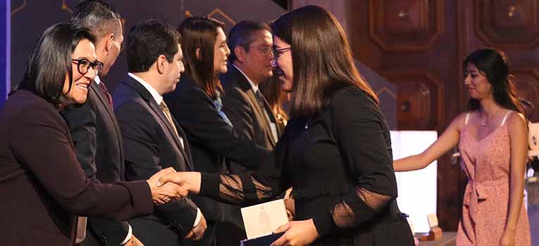 homenajeaestudiantesexcelenciaacademica-ug-ugto