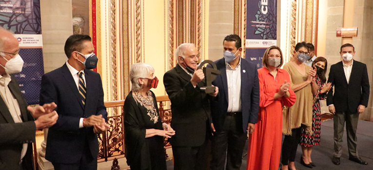 Homenajean al dramaturgo Miguel Sabido con la Presea Cervantina | (UG,UGTO) homenajean-dramaturgo-miguel-sabido-presea-cervantina-ug-ugto-