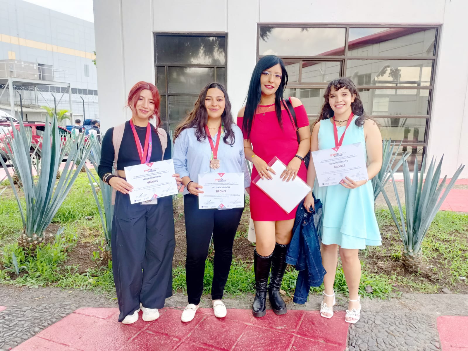 estudiantes y asesora