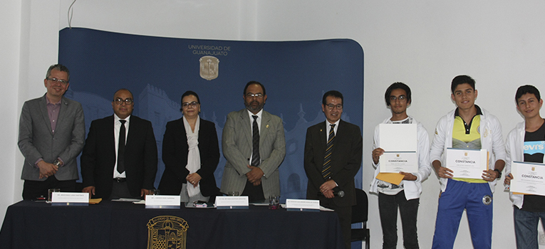 estudiantes-enms-muestran-competencias-concursos-academicos-institucionales-ug-ugto